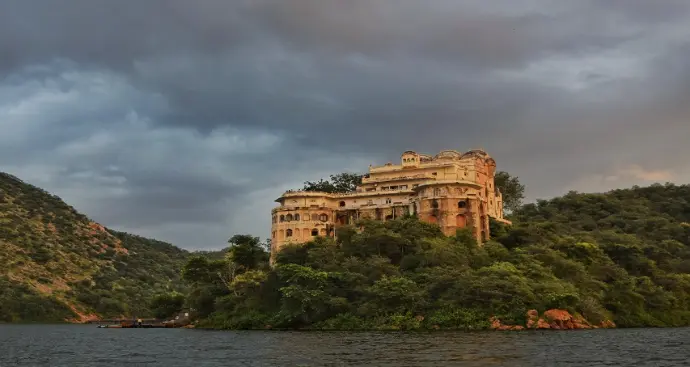 Weekend travel places